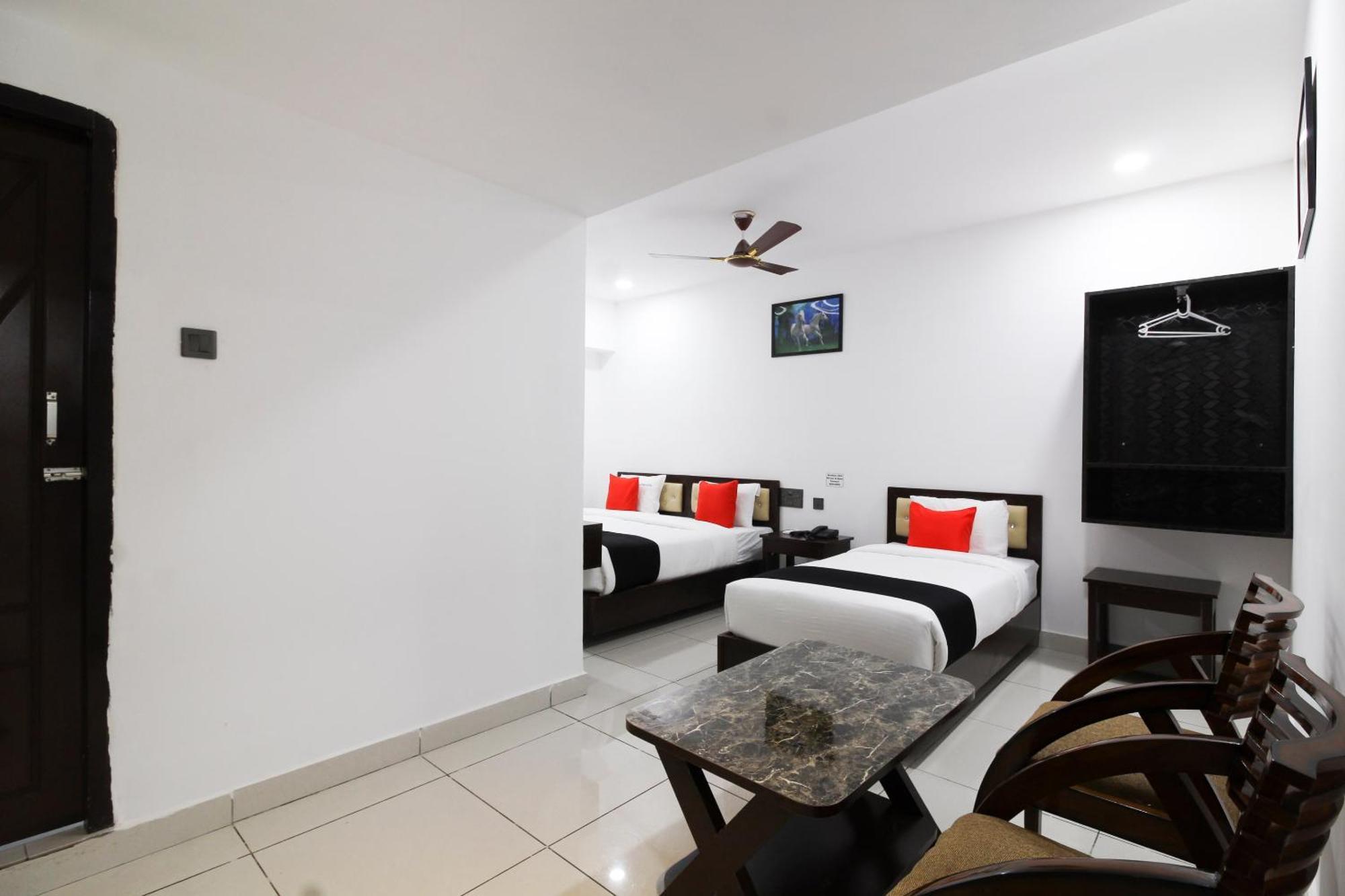 Capital O 63727 Mythri Hotel Maula Ali Exterior foto