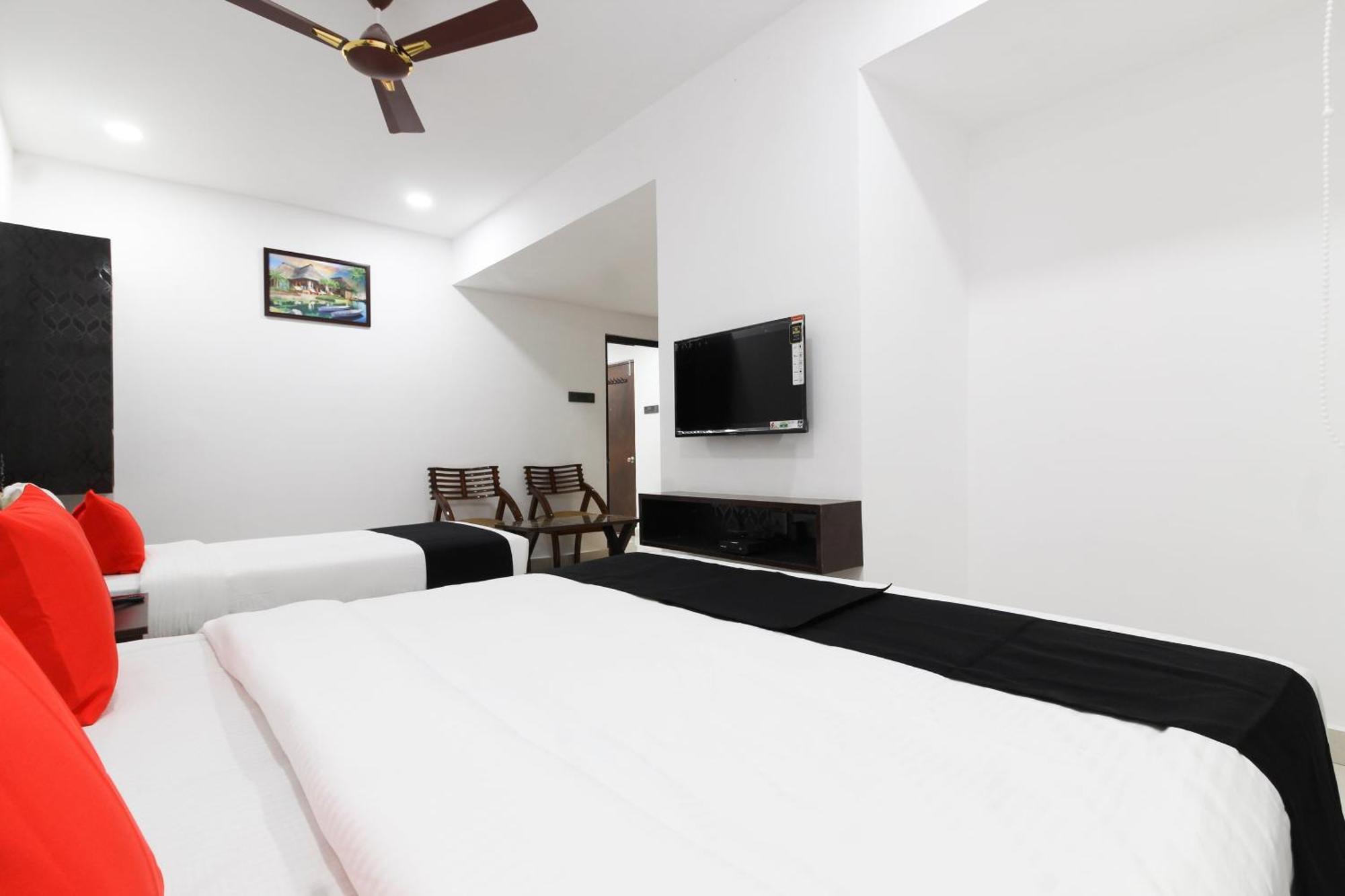 Capital O 63727 Mythri Hotel Maula Ali Exterior foto
